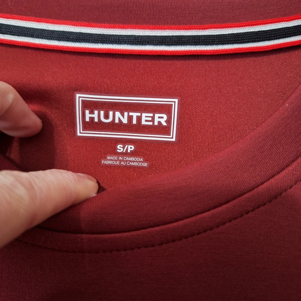 ​Hunter Women’s Embossed Logo Sweatshirt in Burgundy Red S/P - Picture 4 of 9